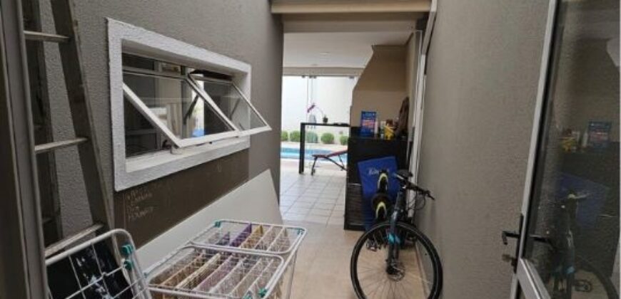 Casa Moderna com Piscina Privativa no Villa Campolim