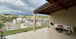 Refúgio Exclusivo: Sobrado de Luxo com Vista para o Lago