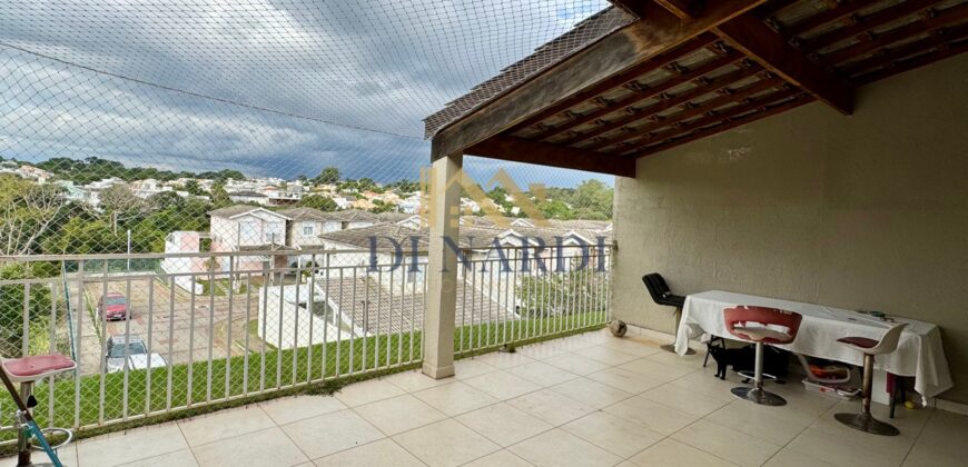 Refúgio Exclusivo: Sobrado de Luxo com Vista para o Lago
