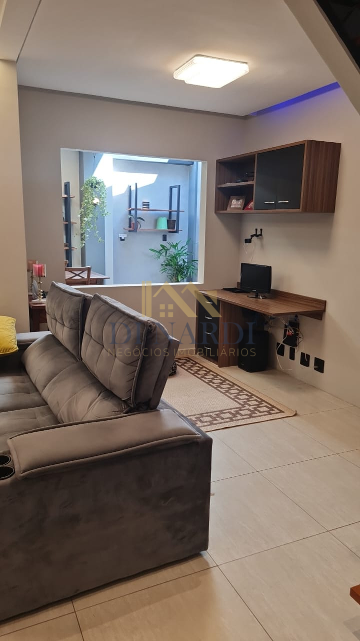 Elegante Sobrado em Condomínio Fechado com Infraestrutura Completa