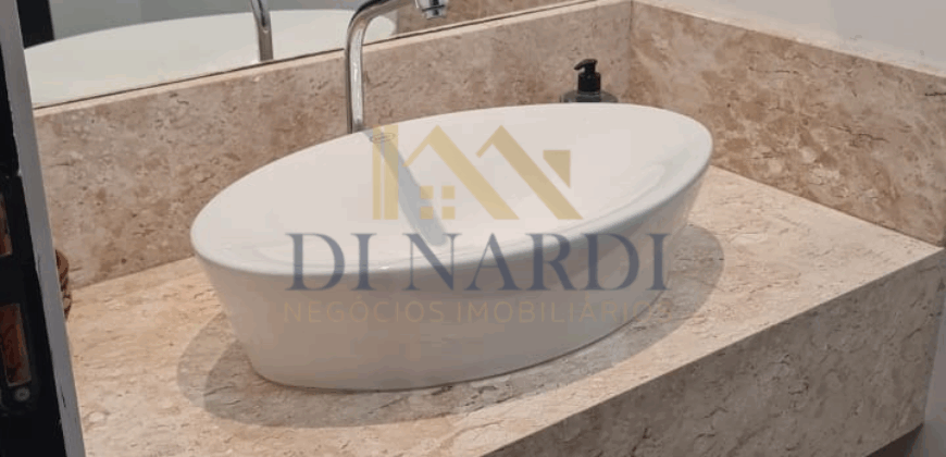 Elegante Sobrado em Condomínio Fechado com Infraestrutura Completa