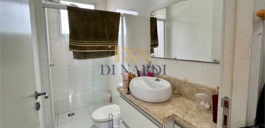 Refúgio Exclusivo: Sobrado de Luxo com Vista para o Lago