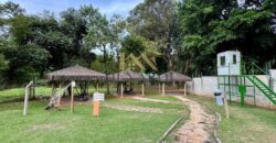 Refúgio Exclusivo: Sobrado de Luxo com Vista para o Lago