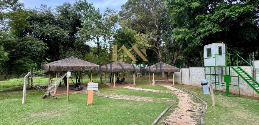 Refúgio Exclusivo: Sobrado de Luxo com Vista para o Lago