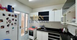Refúgio Exclusivo: Sobrado de Luxo com Vista para o Lago