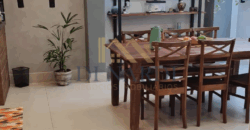 Elegante Sobrado em Condomínio Fechado com Infraestrutura Completa