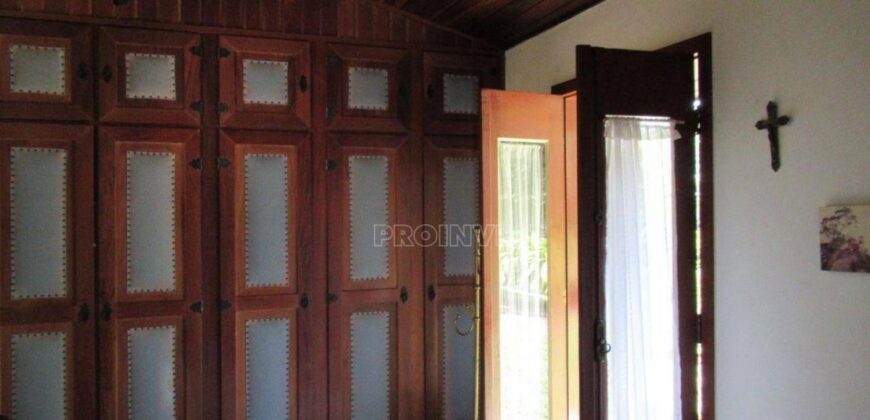Casa Espetacular com 742m², 5 Suítes, 3 andares e Lazer Completo na Granja Viana