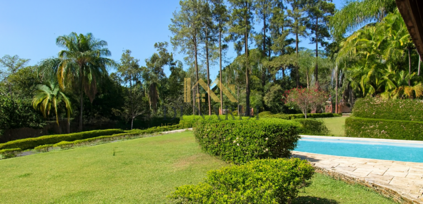Casa Espetacular com 742m², 5 Suítes, 3 andares e Lazer Completo na Granja Viana