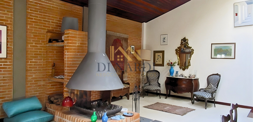 Casa Espetacular com 742m², 5 Suítes, 3 andares e Lazer Completo na Granja Viana