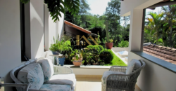 Casa Espetacular com 742m², 5 Suítes, 3 andares e Lazer Completo na Granja Viana