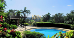 Casa Espetacular com 742m², 5 Suítes, 3 andares e Lazer Completo na Granja Viana