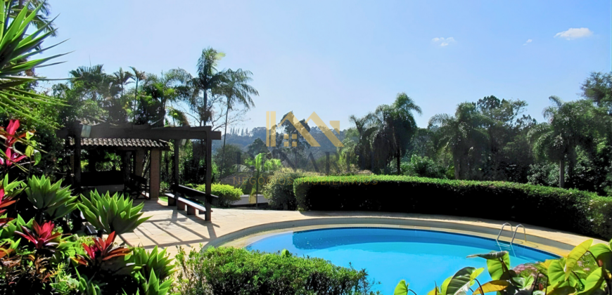 Casa Espetacular com 742m², 5 Suítes, 3 andares e Lazer Completo na Granja Viana