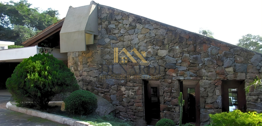 Casa Espetacular com 742m², 5 Suítes, 3 andares e Lazer Completo na Granja Viana