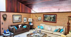 Casa Espetacular com 742m², 5 Suítes, 3 andares e Lazer Completo na Granja Viana