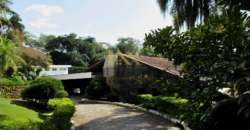 Casa Espetacular com 742m², 5 Suítes, 3 andares e Lazer Completo na Granja Viana