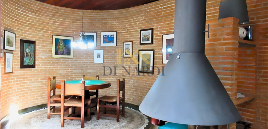 Casa Espetacular com 742m², 5 Suítes, 3 andares e Lazer Completo na Granja Viana