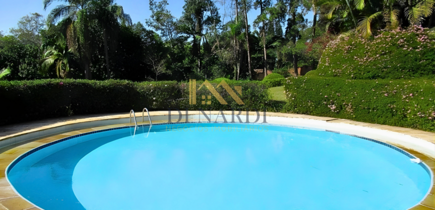 Casa Espetacular com 742m², 5 Suítes, 3 andares e Lazer Completo na Granja Viana