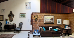 Casa Espetacular com 742m², 5 Suítes, 3 andares e Lazer Completo na Granja Viana