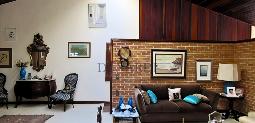 Casa Espetacular com 742m², 5 Suítes, 3 andares e Lazer Completo na Granja Viana