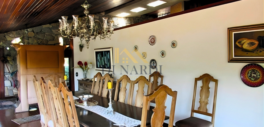 Casa Espetacular com 742m², 5 Suítes, 3 andares e Lazer Completo na Granja Viana