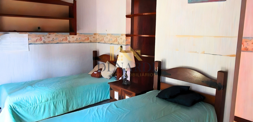 Casa Espetacular com 742m², 5 Suítes, 3 andares e Lazer Completo na Granja Viana