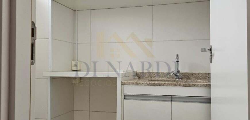Sala Comercial de 40 m² no Campolim com Copa e Banheiro Privativo