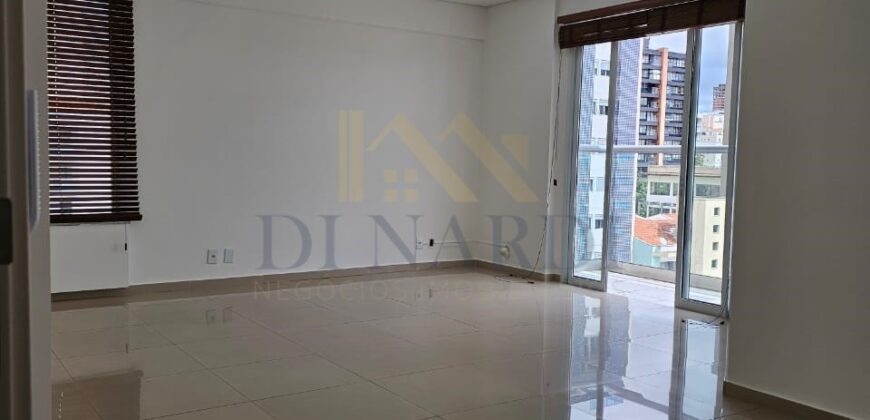 Sala Comercial de 40 m² no Campolim com Copa e Banheiro Privativo