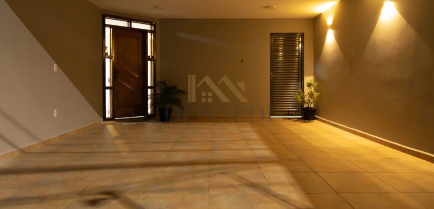 Casa com 3 Dormitórios, 178m², Suíte e 4 Vagas no Parque Três Meninos