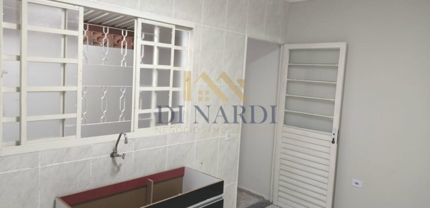 Sobrado Semi-novo com 2 Dormitórios e Garagem Coberta no Parque São Bento