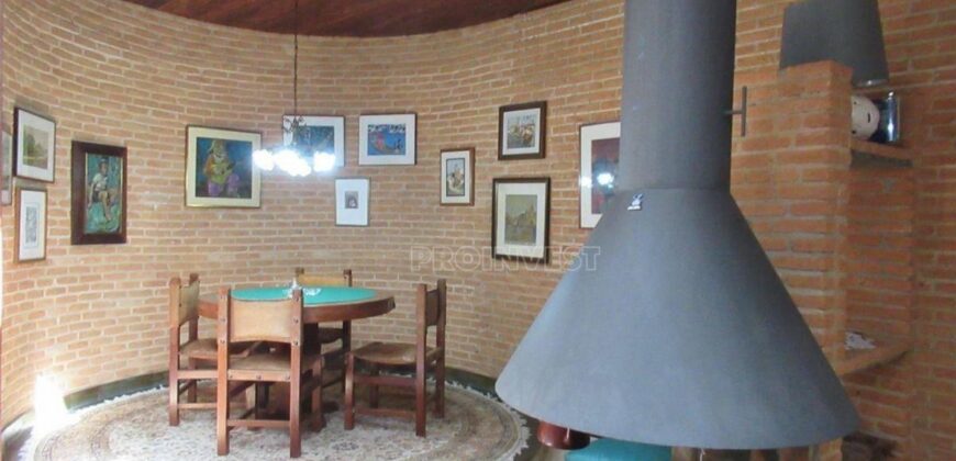 Casa Espetacular com 742m², 5 Suítes, 3 andares e Lazer Completo na Granja Viana
