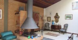 Casa Espetacular com 742m², 5 Suítes, 3 andares e Lazer Completo na Granja Viana