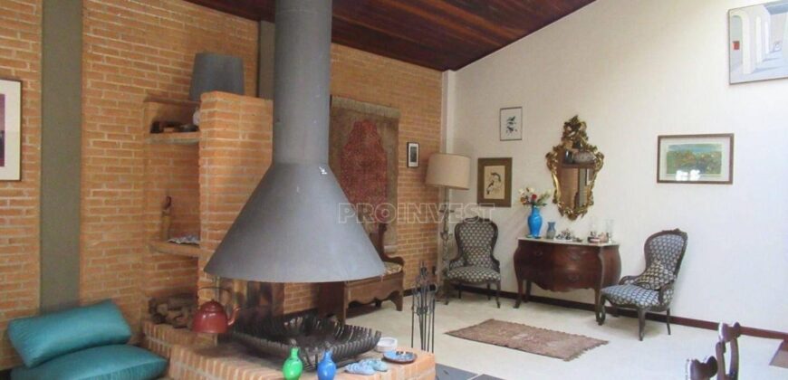 Casa Espetacular com 742m², 5 Suítes, 3 andares e Lazer Completo na Granja Viana