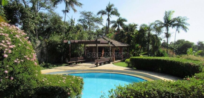 Casa Espetacular com 742m², 5 Suítes, 3 andares e Lazer Completo na Granja Viana