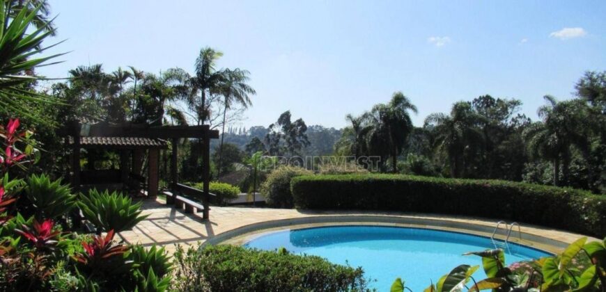 Casa Espetacular com 742m², 5 Suítes, 3 andares e Lazer Completo na Granja Viana