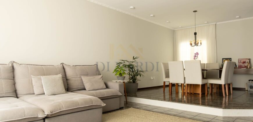 Casa com 3 Dormitórios, 178m², Suíte e 4 Vagas no Parque Três Meninos