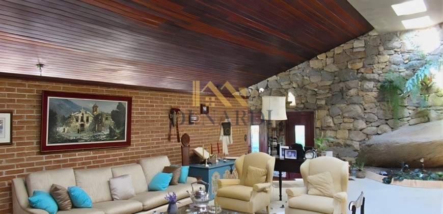 Casa Espetacular com 742m², 5 Suítes, 3 andares e Lazer Completo na Granja Viana