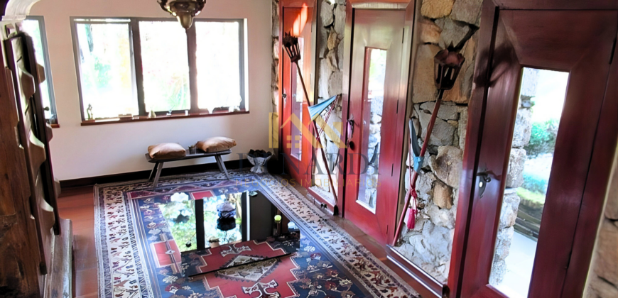 Casa Espetacular com 742m², 5 Suítes, 3 andares e Lazer Completo na Granja Viana