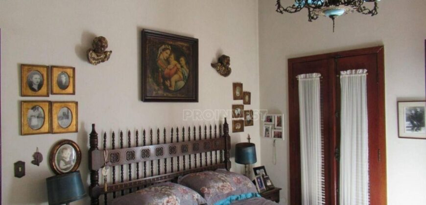 Casa Espetacular com 742m², 5 Suítes, 3 andares e Lazer Completo na Granja Viana