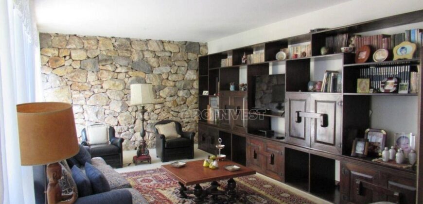 Casa Espetacular com 742m², 5 Suítes, 3 andares e Lazer Completo na Granja Viana