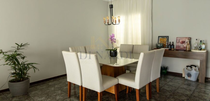 Casa com 3 Dormitórios, 178m², Suíte e 4 Vagas no Parque Três Meninos