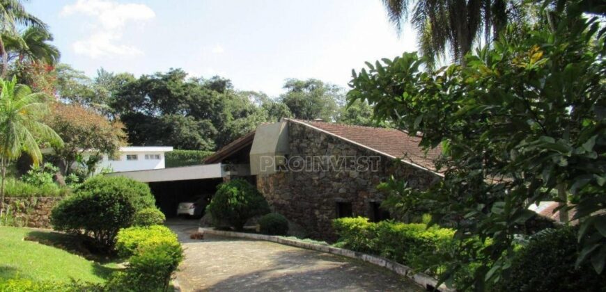 Casa Espetacular com 742m², 5 Suítes, 3 andares e Lazer Completo na Granja Viana