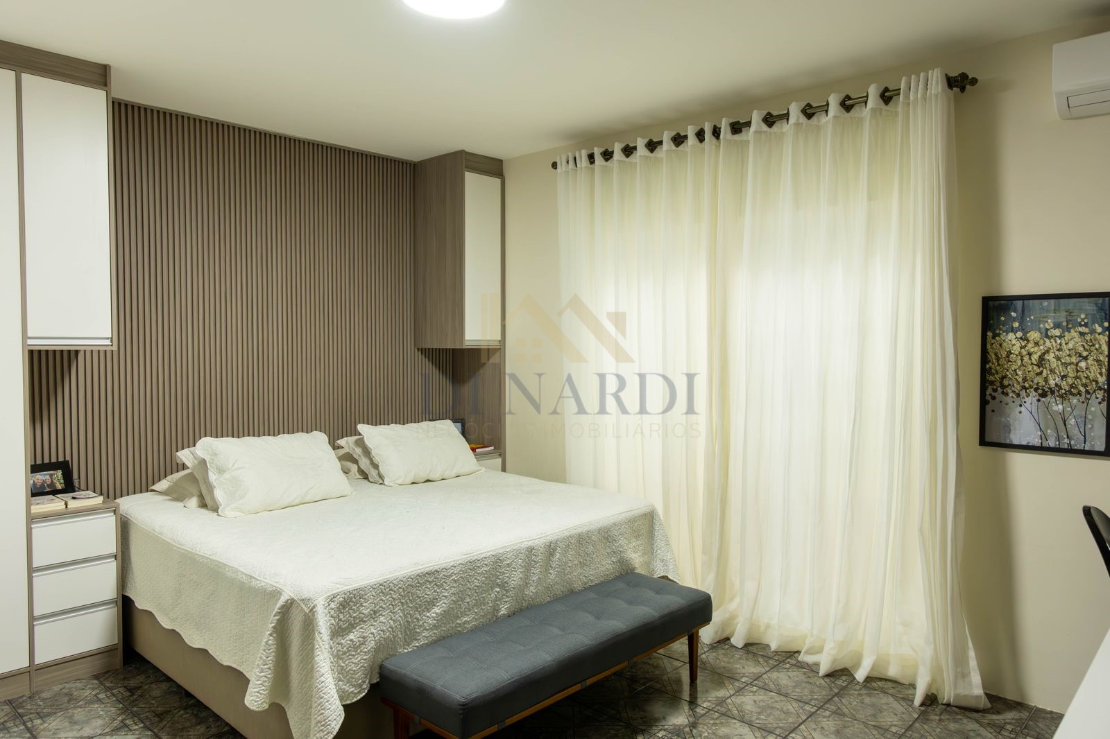 Casa com 3 Dormitórios, 178m², Suíte e 4 Vagas no Parque Três Meninos