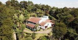 Casa Espetacular com 742m², 5 Suítes, 3 andares e Lazer Completo na Granja Viana