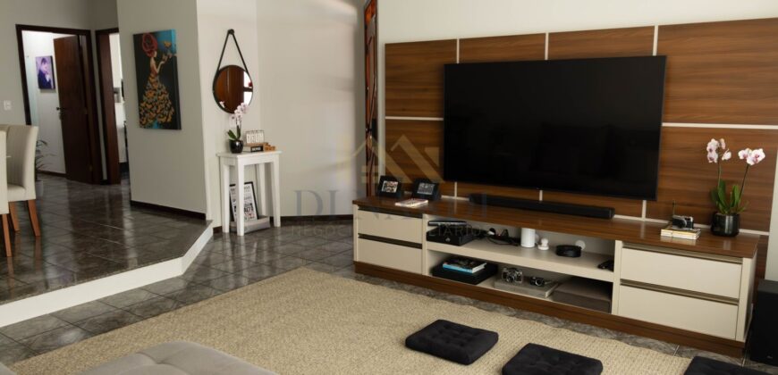 Casa com 3 Dormitórios, 178m², Suíte e 4 Vagas no Parque Três Meninos