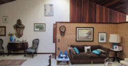 Casa Espetacular com 742m², 5 Suítes, 3 andares e Lazer Completo na Granja Viana