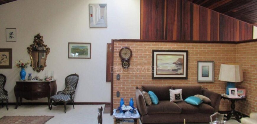 Casa Espetacular com 742m², 5 Suítes, 3 andares e Lazer Completo na Granja Viana