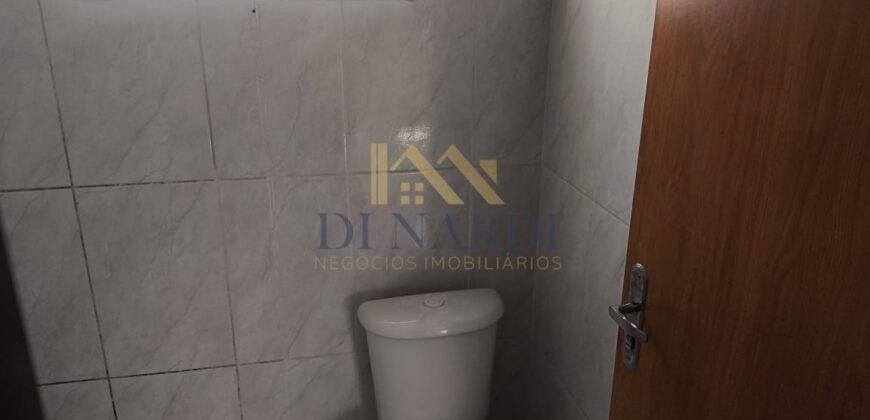 Sobrado Semi-novo com 2 Dormitórios e Garagem Coberta no Parque São Bento