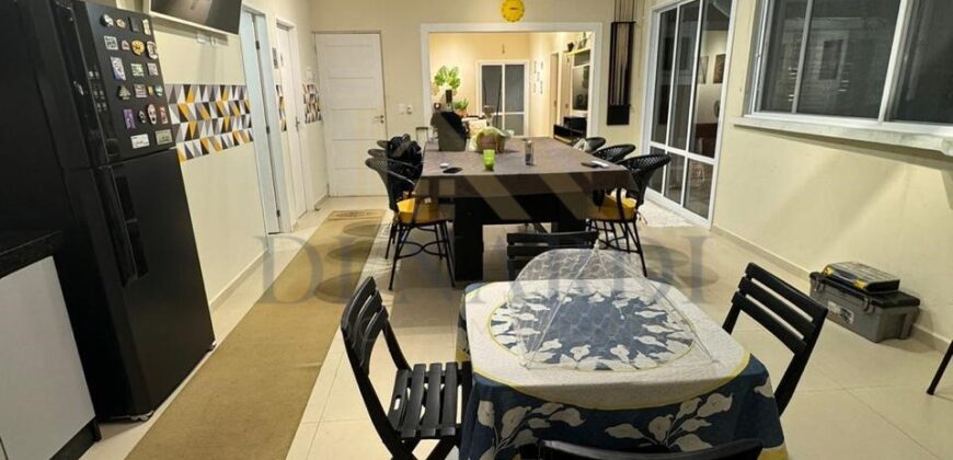 Casa Térrea com 2 Suítes e Área Gourmet no Condomínio Acqua Show com 180 m²