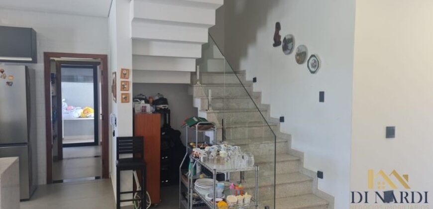 Sobrado de Alto Padrão no Alphaville com 3 Suítes e Piscina Privativa