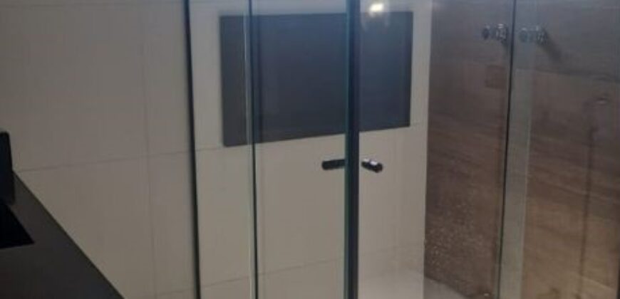 Sobrado de Alto Padrão no Alphaville com 3 Suítes e Piscina Privativa